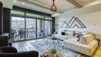 Deluxe Condo | Living area