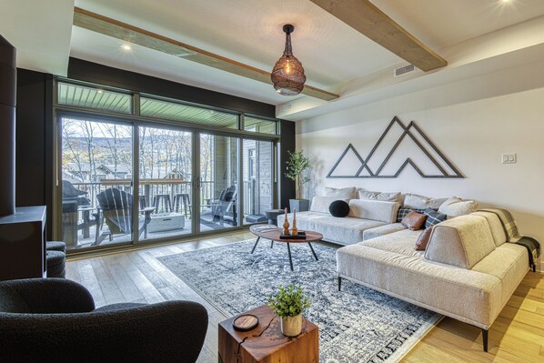 Deluxe Condo | Living area