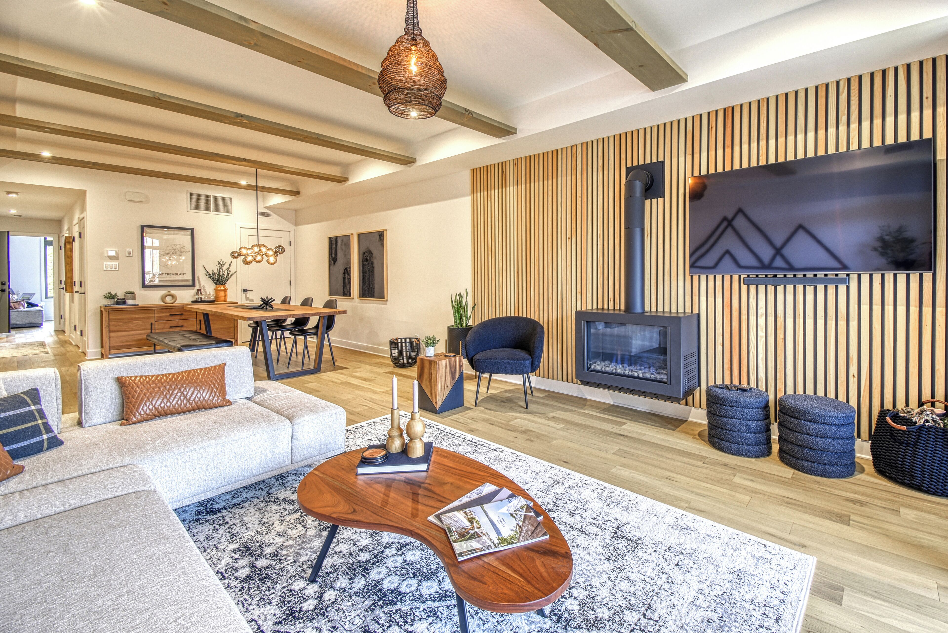 Condo Deluxe | Khu phòng khách