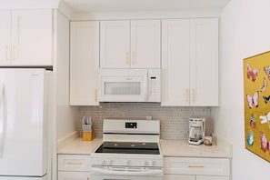 Fridge, microwave, oven, stovetop - NEW!! Forever Young I Pettigrew Adventures in Midtown  (Memphis)
