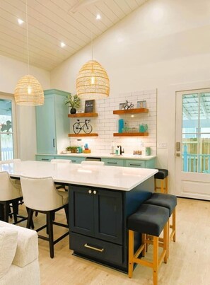 Dining - Cozy & Modern: Pet-Friendly Golf Cart! (Bay Saint Louis)