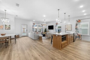 Interior - Designer House-Pool-Walk 2 beach (Panama City Beach)