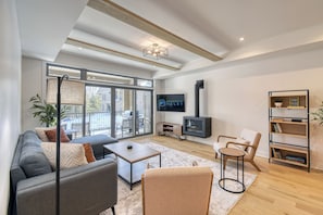 Condo premium | Área de estar | Smart TV 50 polegadas com canais digitais