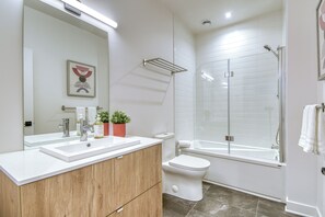 Premium Condo | Bathroom