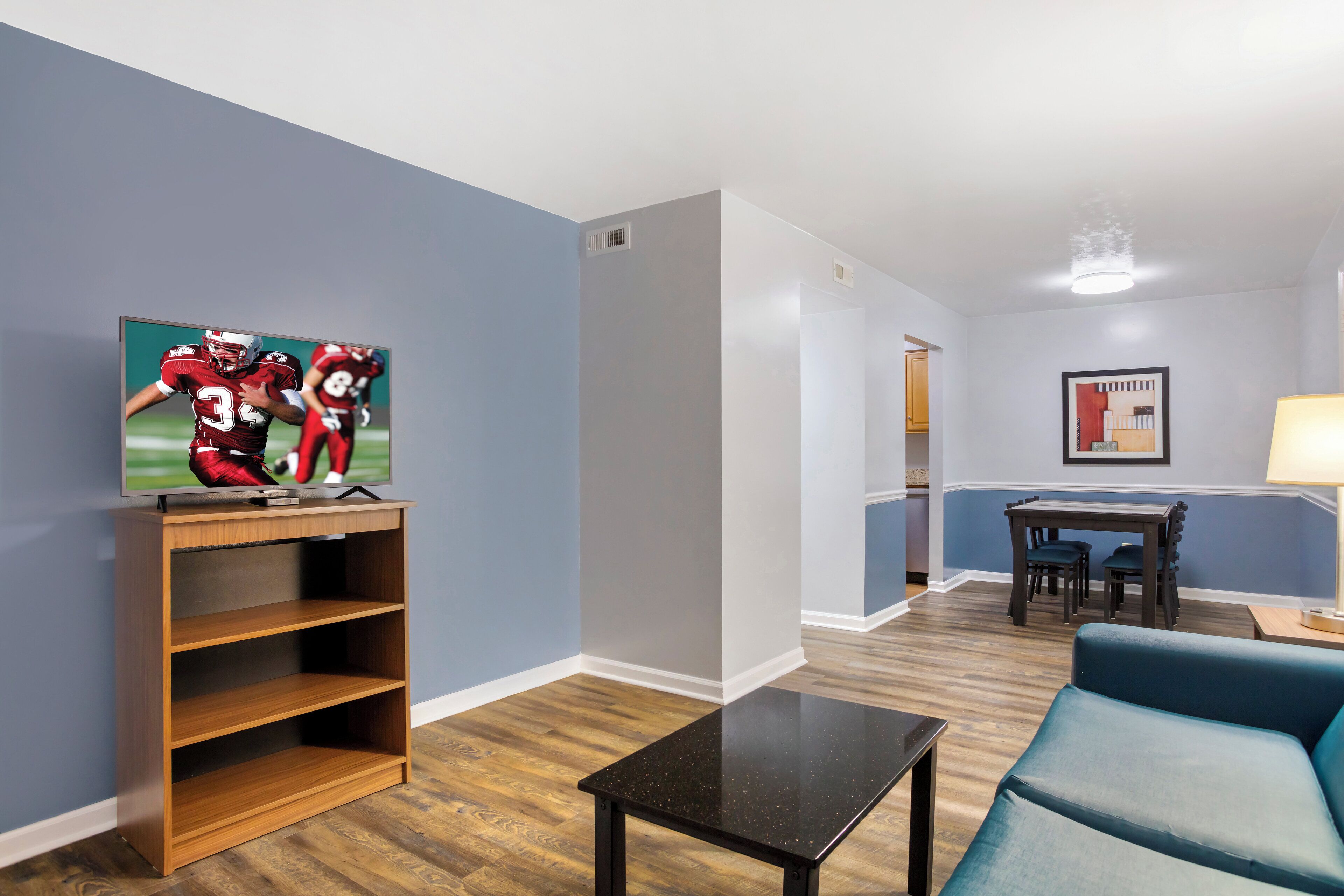 办公桌、遮光窗帘、熨斗/熨衣板、免费 WiFi