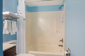 Studio, 1 Queen Bed, Non Smoking | Bathroom - HomeTowne Studios by Red Roof Huntsville - Madison (Madison)