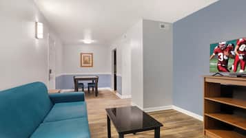 Studio, 1 queensize bed, toegankelijk voor mindervaliden, niet-roken | Een bureau, verduisterende gordijnen, een strijkplank/strijkijzer