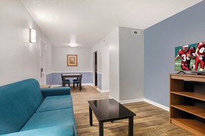 Desk, blackout curtains, iron/ironing board, free WiFi - HomeTowne Studios by Red Roof Huntsville - Madison (Madison)