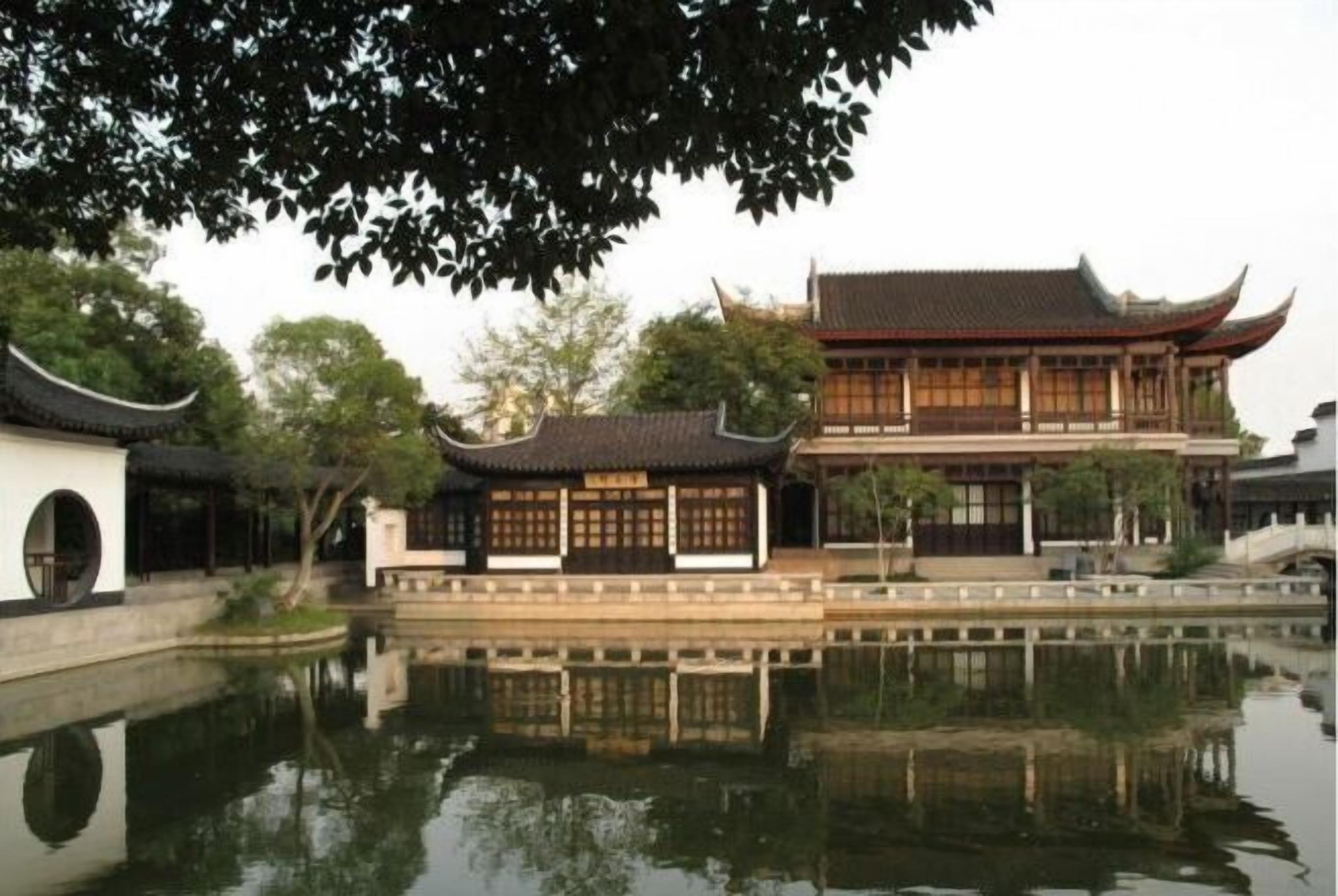 المنشأة من الخارج