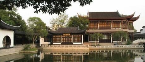 المنشأة من الخارج