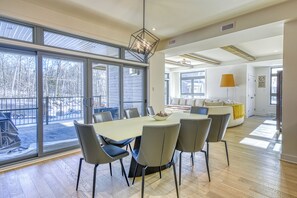 Premium Condo | In-room dining