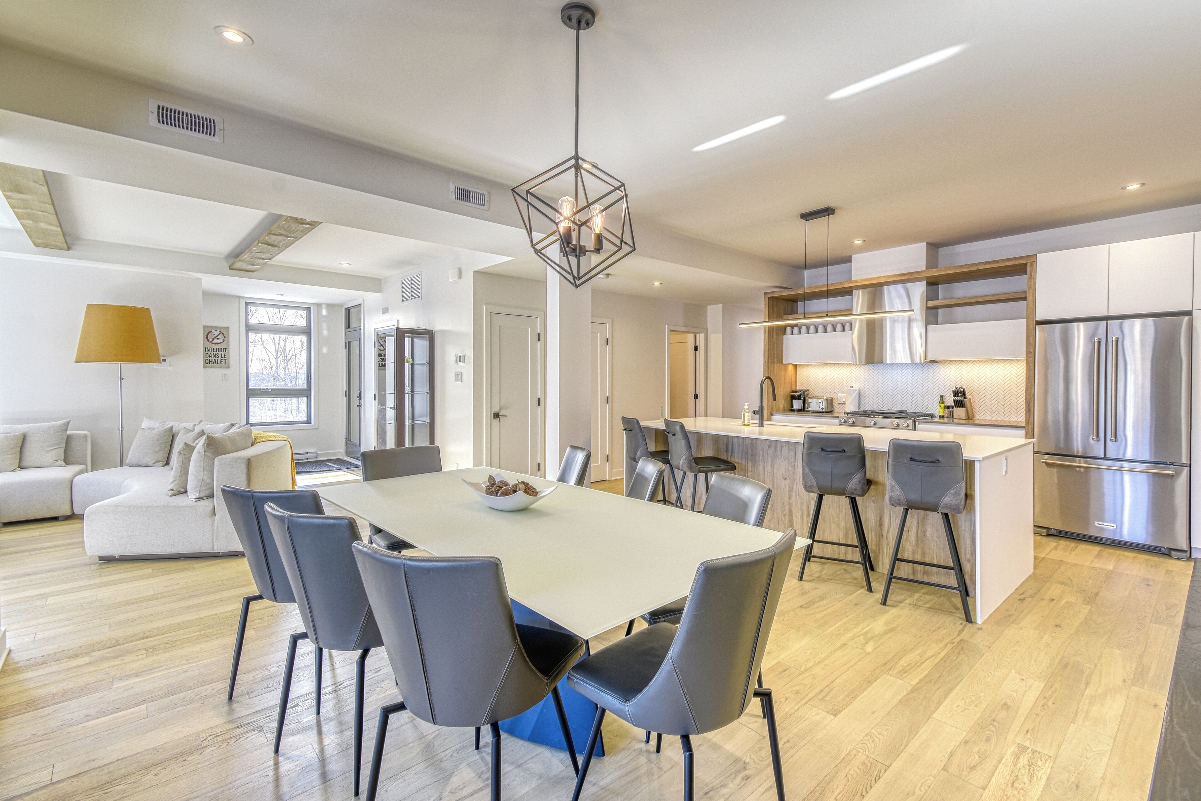 Condo Premium | Khu vực ăn uống tại phòng