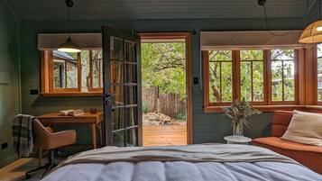 1 bedroom, desk, iron/ironing board, WiFi