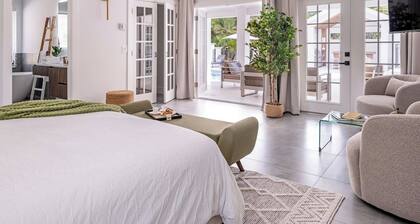 2 Villas, Pickleball,Heated pool, Naples escape.