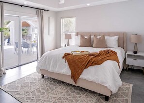 6 chambres, fer et planche à repasser, lit de bébé portatif