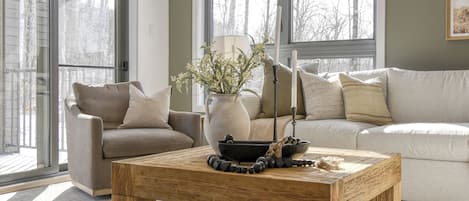 Premium Condo, 3 Bedrooms | Living area