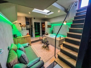 Interior - Boat And Boost: Luxury & Wellness (Amsterdam)