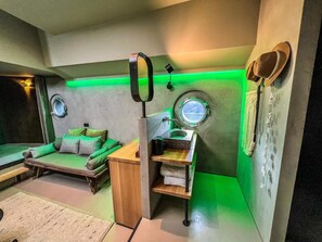 Interior - Boat And Boost: Luxury & Wellness (Amsterdam)