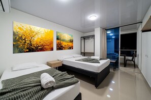 Habitación cuádruple superior | Escritorio, espacio para trabajar con un portátil, wifi gratis