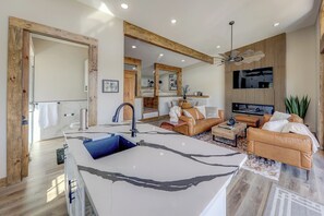 TV connectée, cheminée