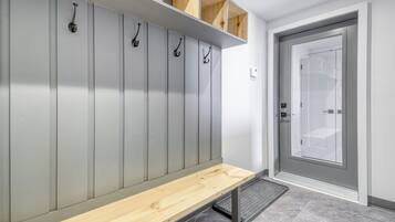 Pintu masuk interior