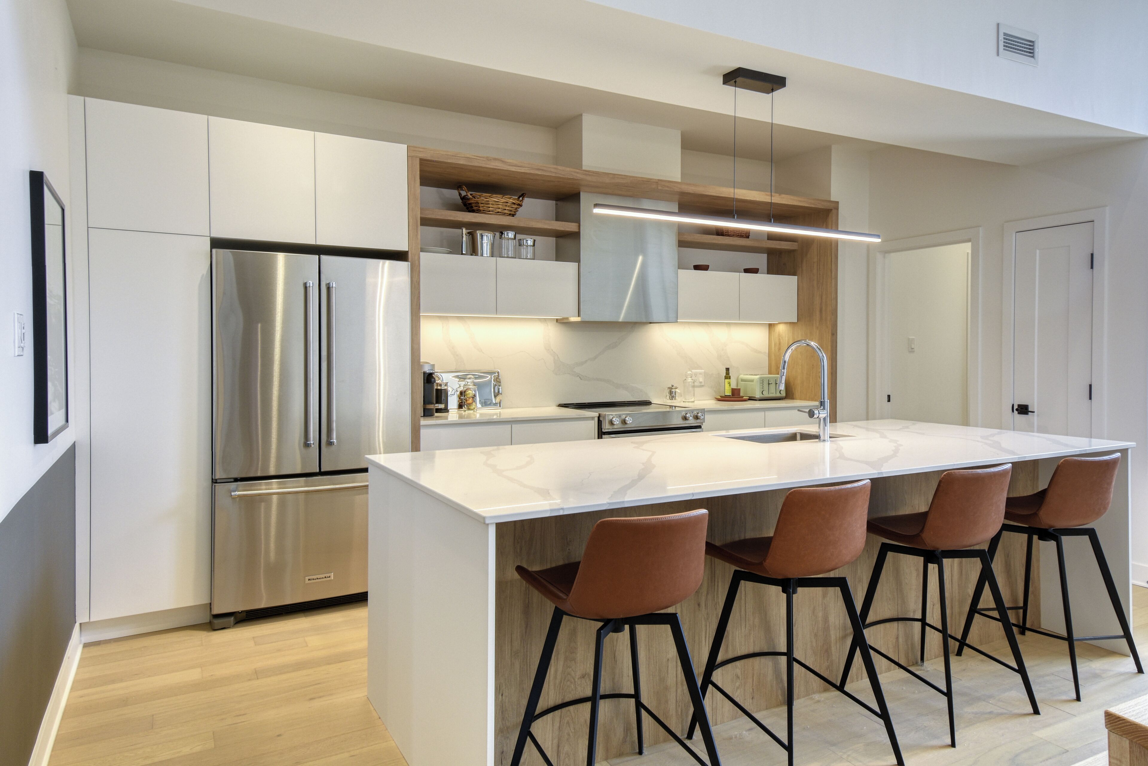 Design Condo | Private kitchen | Full-size fridge, microwave, oven, stovetop