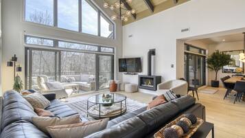 Grand Condo | Living area