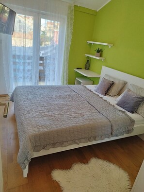 3 bedrooms, iron/ironing board, Internet, bed sheets