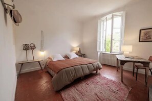 3 bedrooms, WiFi, bed sheets - Grand Appartement Lumineux Avec Jardin (Uzès)