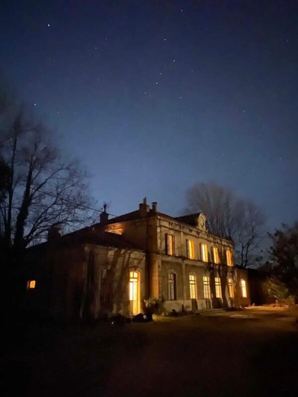 Exterior - Grand Appartement Lumineux Avec Jardin (Uzès)