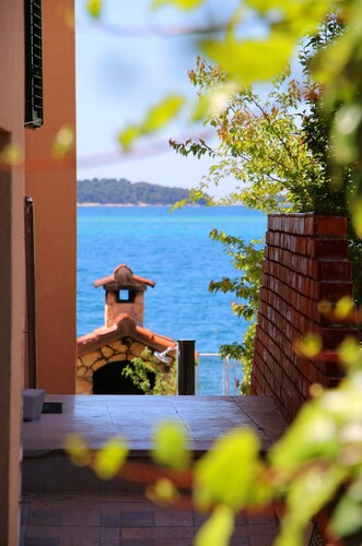 Beachfront Apartments Leona - One Bedroom Apartment withTerrace
