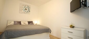 Beachfront Apartments Leona - One Bedroom Apartment withTerrace