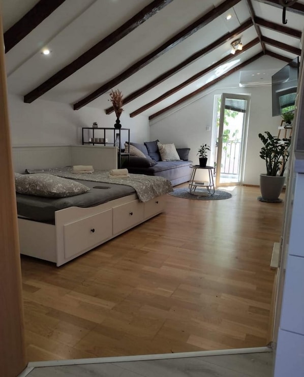 1 habitación, tabla de planchar con plancha, wifi y ropa de cama 