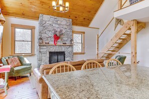 Interior - Jeffersonville Home w/ Deck Near Hiking & Climbing (Jeffersonville)