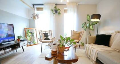 2Bed Flat · Free Parking · Etihad & Co-op Live - Pass the Keys