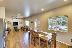 Dining - Patio & ATV Trail Access: Quiet Cabin in Show Low (Show Low)