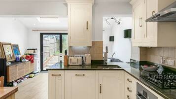 Fridge, microwave, oven, dishwasher