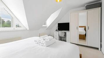 3 bedrooms, iron/ironing board, free WiFi, bed sheets