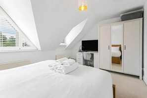 3 bedrooms, iron/ironing board, free WiFi, bed sheets