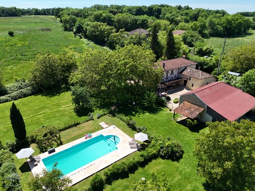 Peaceful charming cottage in the heart of the Gers countryside