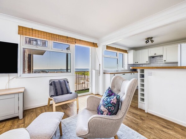 Smart TV - Seaside Flat - Amazing Sea Views - Pass the Keys (Hayling Island)