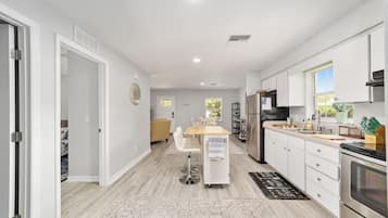 Micro-ondes, four, plaque de cuisson