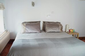 2 Schlafzimmer, Reisekinderbett, kostenloses WLAN, Bettwäsche