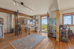 Lobby - Roadrunner Inn and Log Cabins (Eureka Springs)
