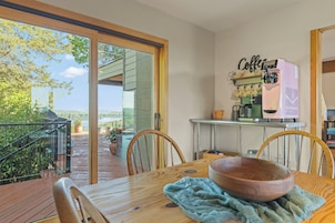 Frigorífico pequeño y microondas