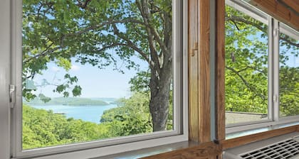 Roadrunner Inn and Log Cabins