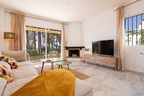 TV, caminetto