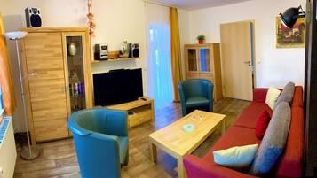 Smart TV, DVD player, books, stereo