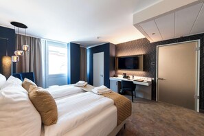 Habitació estàndard, 1 llit doble, vistes a la ciutat (Converts to 2 Twin Beds;Larger Room) | Llençols de cotó egipci, roba de llit d'alta qualitat i cobrellits