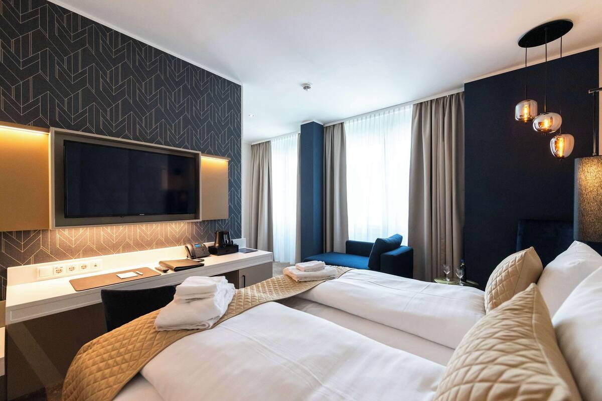 标准房, 1 张双人床, 城市景观 (Converts to 2 Twin Beds;Larger Room) | 埃及棉床单、高档床上用品、羽绒被、记忆海绵床垫